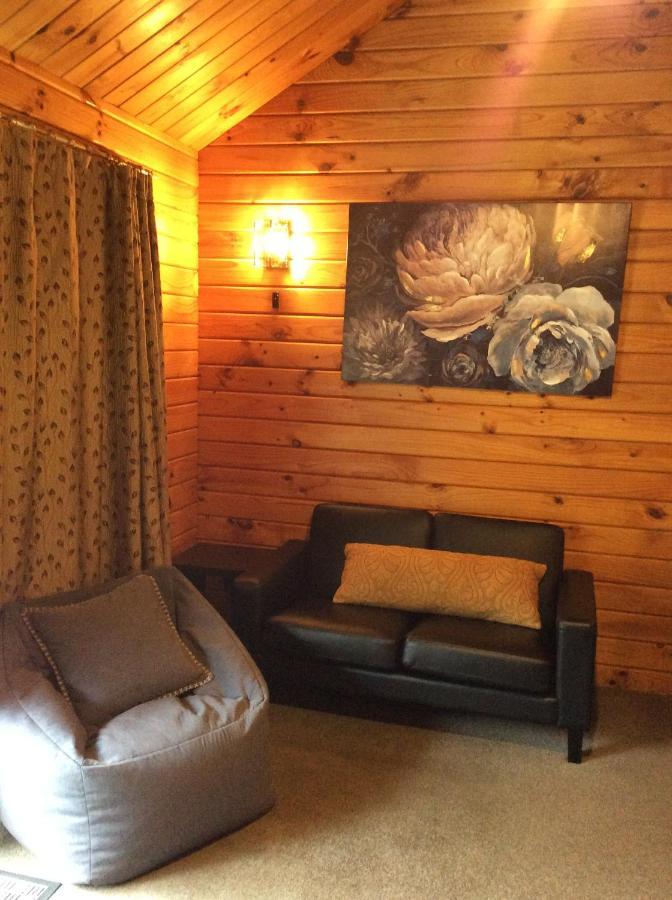 Alpine Lodge Motel Ханмер-Спрингс Экстерьер фото